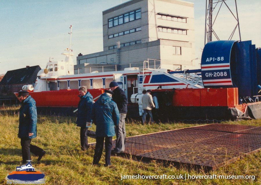 AP1-88 hovercraft promotional day by BHC -  (credit: The <a href='http://www.hovercraft-museum.org/' target='_blank'>Hovercraft Museum Trust</a>).